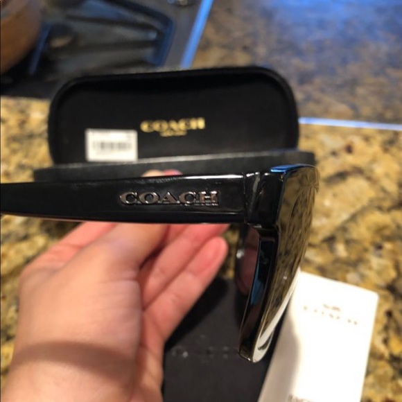 COACH SUNGLASSES - Picture 3 of 3